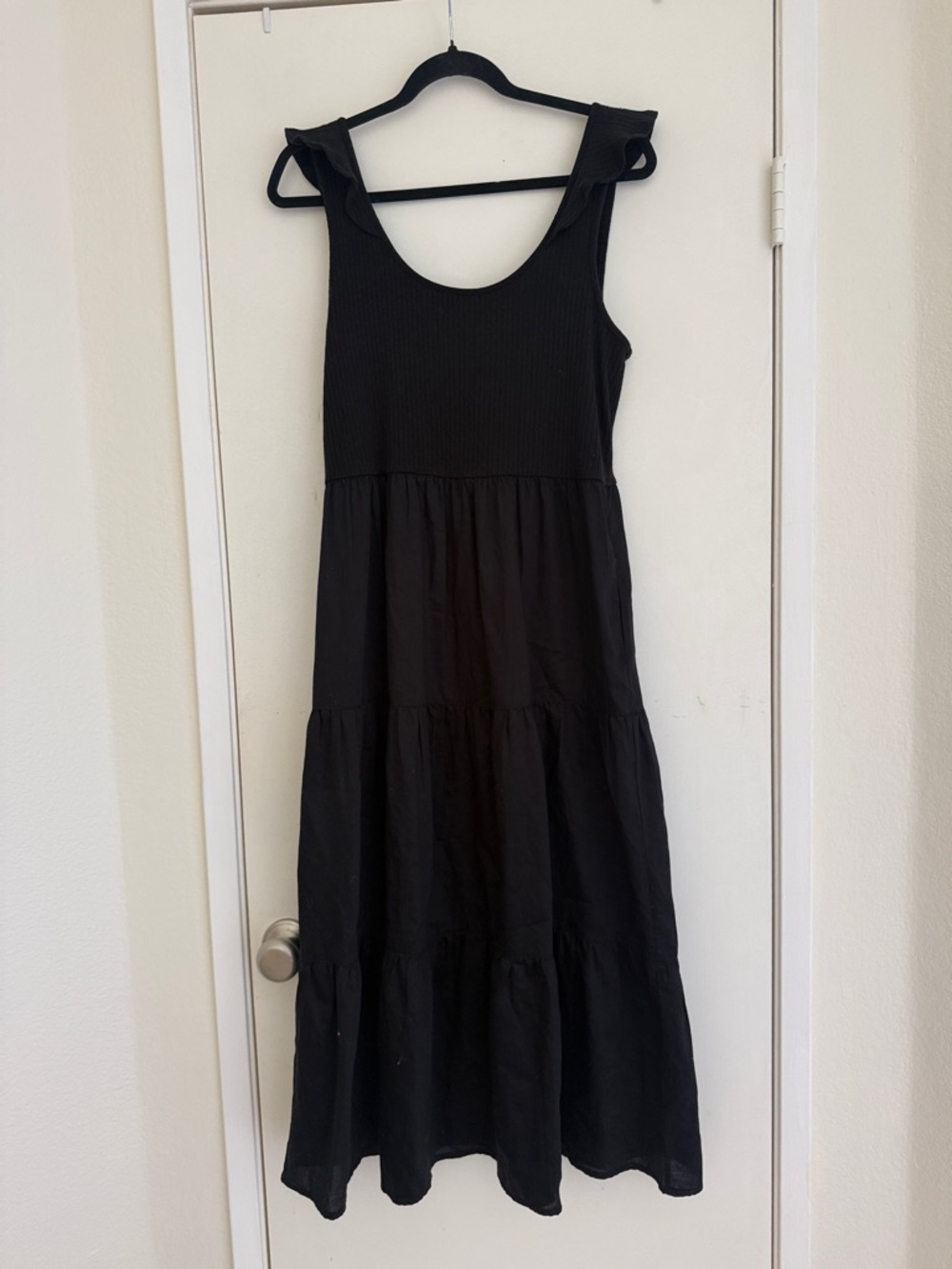 Gap Black Sleeveless Tiered Midi Dress size petite L